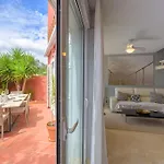 Beachfront 3br With Direct Access East 別荘