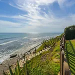 Beachfront 3br With Direct Access East 別荘 *
