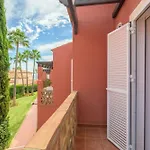 Beachfront 3br With Direct Access East