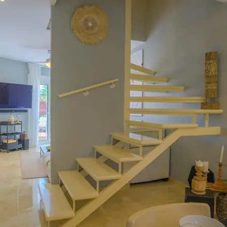 Beautiful Frontline Townhouse Μαρμπέλλα