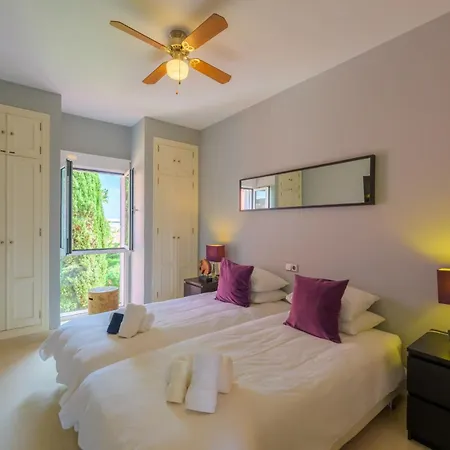Dom wakacyjny Beautiful Frontline Townhouse Marbella