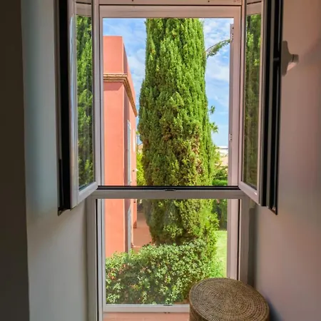 Beautiful Frontline Townhouse *