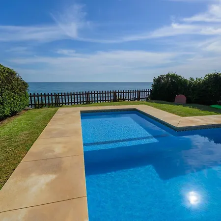 Dom wakacyjny Beautiful Frontline Townhouse *
