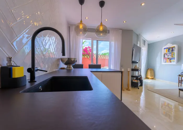 Beautiful Frontline Townhouse Nyaraló Marbella