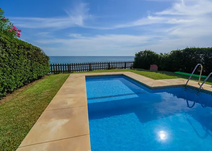Nyaraló Beautiful Frontline Townhouse *