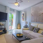 Feriehus Beachfront 3br With Direct Access East Marbella