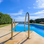 Beachfront 3br With Direct Access East Tatil Evi *