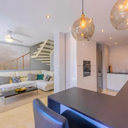 Beautiful Frontline Townhouse * ماربيا