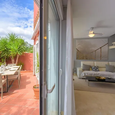 Beautiful Frontline Townhouse بيت للعطل