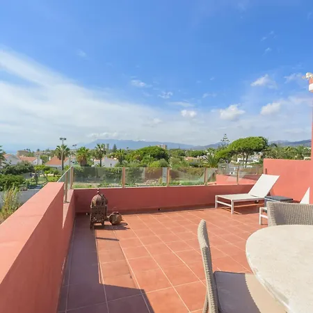 Beautiful Frontline Townhouse Dom wakacyjny Marbella