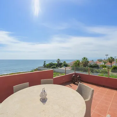 Beachfront 3br With Direct Access East *