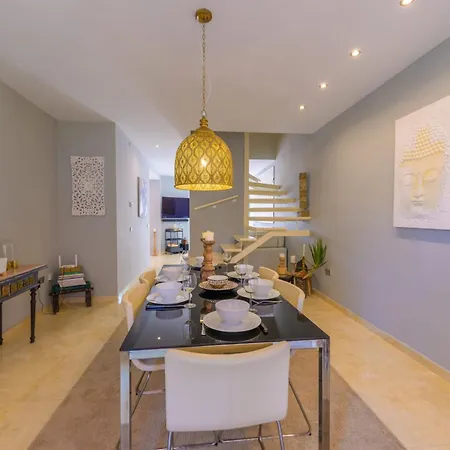 بيت للعطل Beautiful Frontline Townhouse *