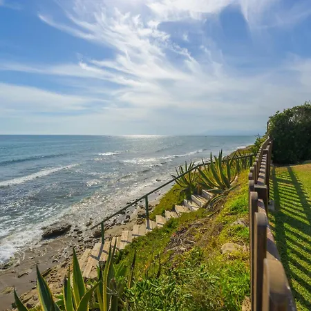 Beachfront 3br With Direct Access East Nyaraló *