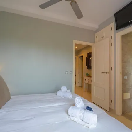 Beautiful Frontline Townhouse بيت للعطل ماربيا