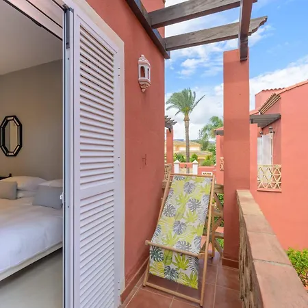 Dom wakacyjny Beautiful Frontline Townhouse Marbella