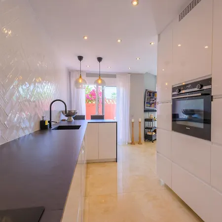 Beachfront 3br With Direct Access East Marbella