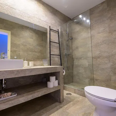 Nyaraló Beachfront 3br With Direct Access East