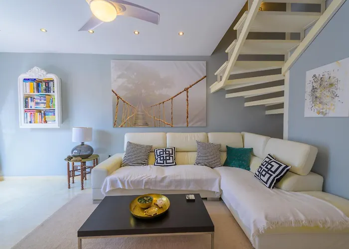 Beautiful Frontline Townhouse 別荘 マルベーリャ