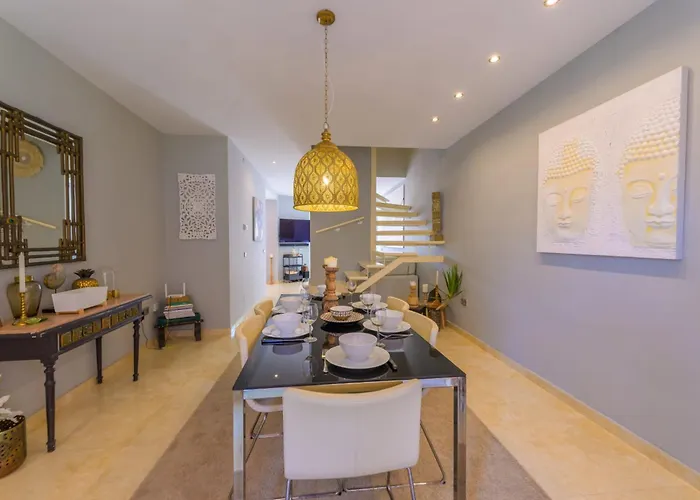 別荘 Beautiful Frontline Townhouse *