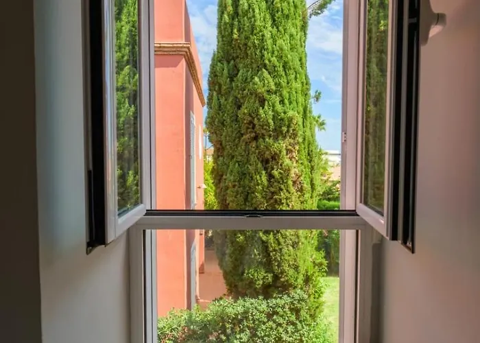Beautiful Frontline Townhouse *
