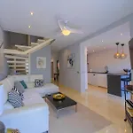 Dom wakacyjny Beachfront 3br With Direct Access East Marbella