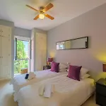 Dom wakacyjny Beachfront 3br With Direct Access East