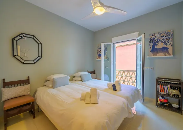 Beautiful Frontline Townhouse *