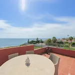 Beachfront 3br With Direct Access East *