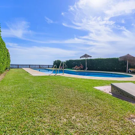 Beachfront 3br With Direct Access East * Μαρμπέλλα